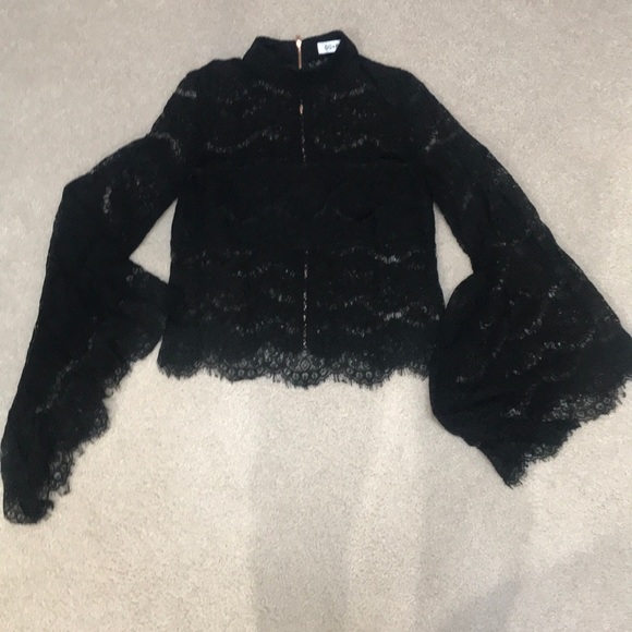 DO+BE Tops - DO + BE lace bell sleeve top